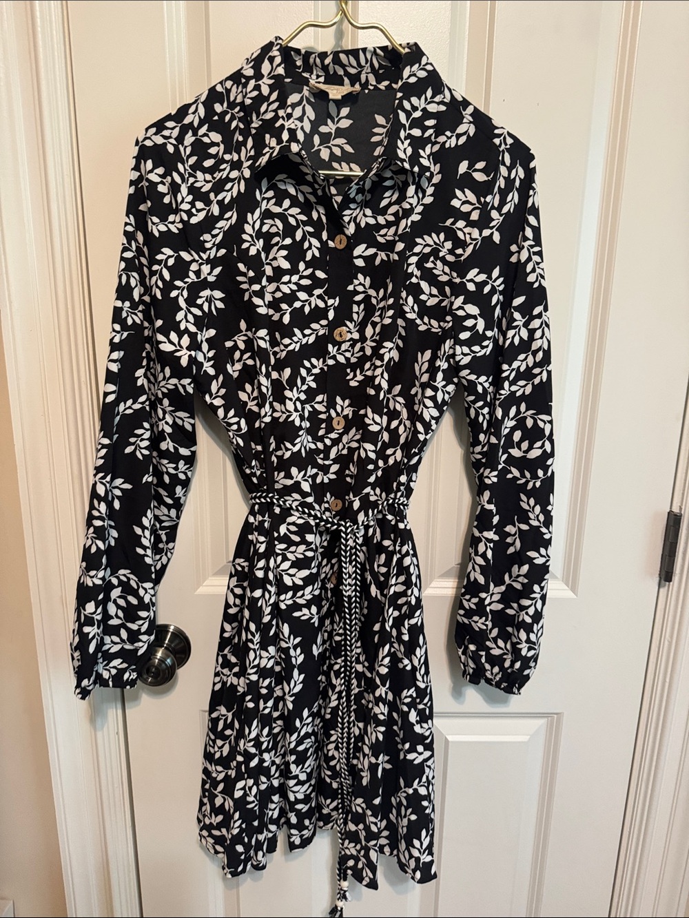 indulge Black and White Leaf-Print Long Sleeve Shirt Dress